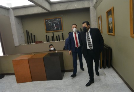 Este jueves los diputados locales veracruzanos sesionaron a puerta cerrada; en dicha sesión aprobaron el presupuesto y hubo algunos cambios de presidentes de comisiones por su puesto