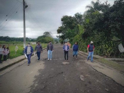 Gracias a la gestión del alcalde Mario Antonio Chama Díaz y al trabajo coordinado entre el Gobierno Estatal y Gobierno Municipal, inicia la obra de rehabilitación de calle principal en la Comunidad de Texin. Personal de la SIOP en compañía del Director de Obras del Municipio, Alberto Lucas Marín, hicieron recorrido en dicha calle, la cual será rehabilitada con concreto hidráulico en más de 500 mts. 