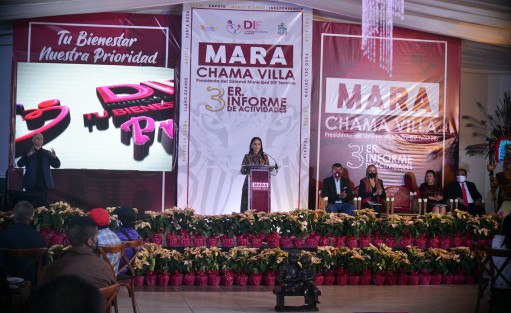 La presidenta del Sistema DIF Municipal de Teocelo, Mara Chama Villa, rindió su  tercer Informe de Actividades.