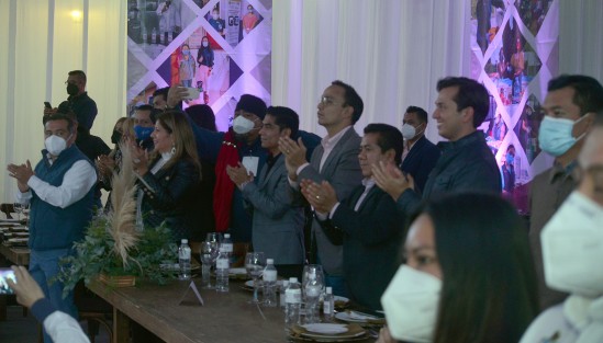 Al inicio de su informe, la Presidenta del DIF Municipal,  Mara Chama Villa  agradeció el apoyo en estos 1083 días desde el inicio de su gestión, reconoció el trabajo de cada una de las personas que se sumaron al esfuerzo de poder brindará beneficios a los que más lo necesitan y velar por el bienestar de las familias teocelanas cumpliendo una regla básica de valores, Ser cercano y humano a las necesidades de la población.