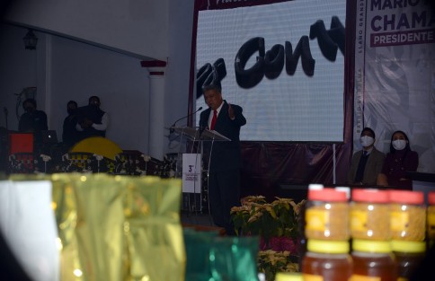 <em>Nunca se escatimó esfuerzo alguno para promocionar nuestra identidad. Dar a conocer nuestra historia, tradiciones y costumbres ha sido una tarea que nos llena de orgullo</em>, refirió el munícipe respecto a la difusión cultural y artesanal que se ha realizado de la Tierra del Dios Tigre.