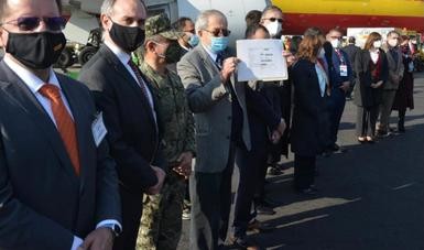 El Gobierno de México recibió hoy el primer embarque de vacunas contra el virus SARS-CoV-2 de la farmacéutica Pfizer-BioNTech, para iniciar el plan de vacunación más grande en la historia de nuestro país.