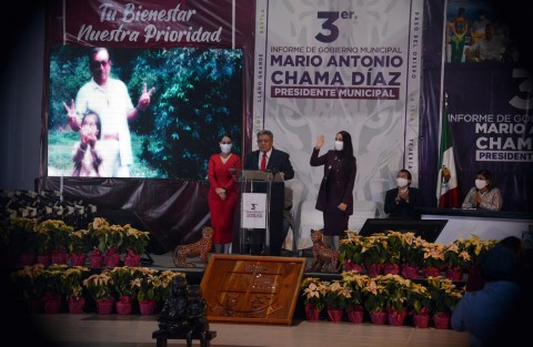 Durante su discurso, el alcalde destacó las diversas actividades realizadas en  las diferentes áreas de trabajo a pesar de la pandemia, afirmando que este año siempre será recordado por todo el pueblo de Teocelo, el Estado, el País y el mundo, debido a la situación por la que se atraviesa, derivado de la contingencia por el COVID-19, motivo por el que la presidencia Municipal se mantuvo alerta y atendiendo  a la ciudadanía  en forma presencial, telefónica y por medio de internet, además de mantener el contacto con las diferentes dependencias gubernamentales por  videoconferencias.