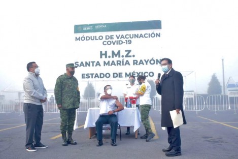 En campos militares del Estado de México y Querétaro también se inició la vacunación, la cual en esta primera etapa se aplicará a personal del sector salud.