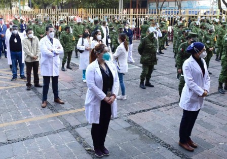 En campos militares del Estado de México y Querétaro también se inició la vacunación, la cual en esta primera etapa se aplicará a personal del sector salud.