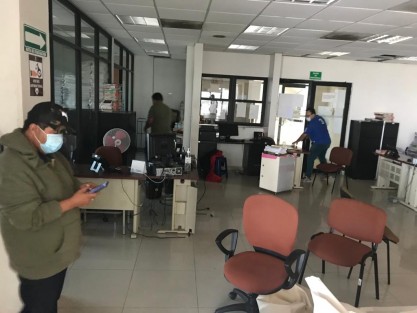 personal de protección civil del Poder Judicial evalúa daños y realiza acciones de atención y seguridad inmediatas en el edificio que alberga a los juzgados en la Ciudad Judicial en el Distrito de Veracruz. Las rachas más fuertes registradas alcanzaron alrededor de 126.4 km/h, comparable a un huracán categoría uno.