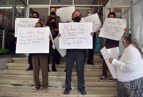 Este día de los inocentes un grupo de simpatizantes de Morena y  del empresario Antonio Frutis, en conocido café del centro de Xalapa lo destaparon para ocupar  el cargo de presidente municipal  para el próxima administración de esta ciudad capital.