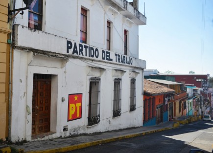 El coordinador estatal del Partido del Trabajo (PT), Vicente Aguilar Aguilar en entrevista confirmó que el PT va solo en las próximas elecciones, luego de que Morena les negara una diputación Federal a su partido.  