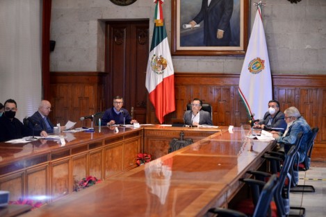 Durante la Segunda Sesión Ordinaria del Consejo Veracruzano para el Desarrollo Rural Sustentable, encabezada por el gobernador Cuitláhuac García Jiménez, se informó que uno de los programas clave para reactivar la economía local de Veracruz en 2021 será el de Canastas Regionales del Bien Comer: Nutritivas y Saludables, en el marco de la Estrategia Nacional de Alimentación Sana, Justa, Sostenible y Económica del Gobierno de México. 