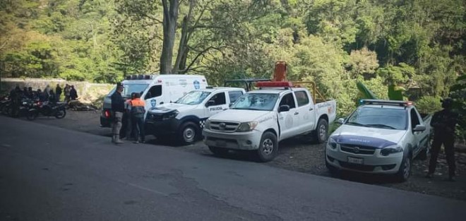 Durante el operativo de seguridad de fin de año en Teocelo, se realizarán recorridos, resguardando la seguridad de los habitantes en las rutas de las comunidades de Independencia, Monte Blanco Llano Grande, la Loma Alta, Texin y Baxtla, Santa Rosa, así como en la Cabecera Municipal. 