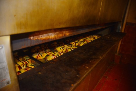 Don José Marcos Amaro, panadero, comenta que desde el 2 de enero se comenzó la producción de roscas de reyes, las cuales, en el establecimiento donde labora, van desde 95 pesos y hasta los 300  pesos dependiendo del bolsillo de cada quien. 