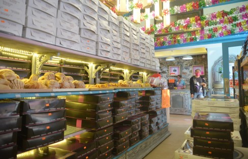 Debido a la compra anticipada de los productos para realizar este tradicional pan mexicano, ni la pandemia interrumpirá que llegue a la mesa de los hogares xalapeños para la celebración de Día de Reyes.  