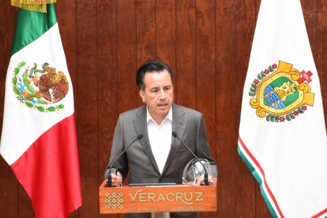 El gobernador Cuitláhuac García, en compañía del secretario de Salud, Roberto Ramos, al reportar la situación de la pandemia en la entidad,  dijo que esta semana va a ser determinante para evitar contagios, por lo que pidió a la población que extreme precauciones.