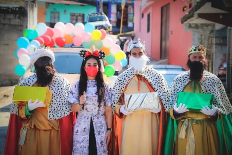 Mara Chama Villa, presidenta del DIF Municipal Teocelo, invitó a la población de comunidades de ese municipio, a estar atentos el día de 7 de enero a la visita de los Reyes Magos y el Equipo DIF Teocelo. 