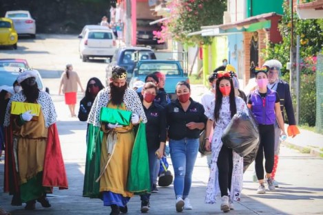 Mara Chama Villa, presidenta del DIF Municipal Teocelo, invitó a la población de comunidades de ese municipio, a estar atentos el día de 7 de enero a la visita de los Reyes Magos y el Equipo DIF Teocelo. 