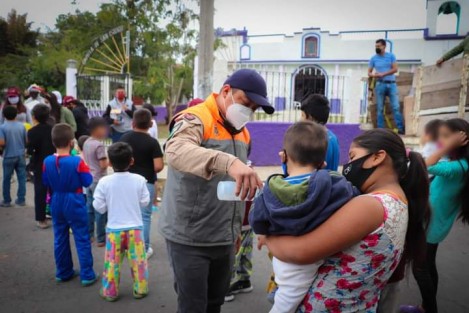 Llano Grande, Tejería, Monte Blanco, Independencia, Paso del Obispo, El Zapote, Barrio de la Palma y Santa Rosa, fueron las comunidades visitadas, de igual forma, la entrega de juguetes y la vista de los Reyes Magos continuarán realizándose durante los siguientes días en comunidades y Cabecera Municipal. 