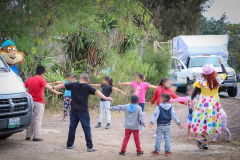 Llano Grande, Tejería, Monte Blanco, Independencia, Paso del Obispo, El Zapote, Barrio de la Palma y Santa Rosa, fueron las comunidades visitadas, de igual forma, la entrega de juguetes y la vista de los Reyes Magos continuarán realizándose durante los siguientes días en comunidades y Cabecera Municipal. 