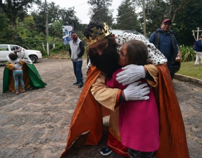 Llano Grande, Tejería, Monte Blanco, Independencia, Paso del Obispo, El Zapote, Barrio de la Palma y Santa Rosa, fueron las comunidades visitadas, de igual forma, la entrega de juguetes y la vista de los Reyes Magos continuarán realizándose durante los siguientes días en comunidades y Cabecera Municipal. 