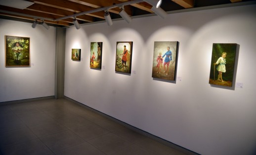 Hasta el 17 de enero se encontrará la exposición <em>Historia en pausa</em> de Gustavo Rico Navarro en la galería Alva de Canal lo cual por la pandemia se encuentra abierta  abierta de lunes a viernes en horario de 10:00 a 20:00 hrs.