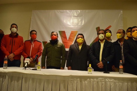 Marlon Rodríguez, presidente del PRI y Sergio Cadena  del PRD, ofrecieron una conferencia de prensa en un hotel del centro de Xalapa.   