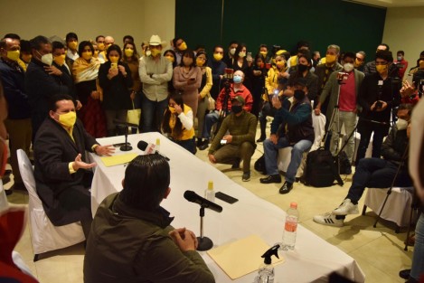 En conferencia de prensa los dirigentes estatales del PRI y PRD, Marlon Ramírez Marín y Sergio Cadena Martínez, dijeron que por intereses oscuros, soberbia y egoismo de la dirigencia estatal del PAN, al pretender encabezar 17 de 30 distritos electorales locales, 8 de ellos sin representación del PRI  ni PRD, se fracturó la alianza Va por Veracruz.