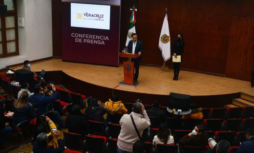 Cuitláhuac García adelantó que el día de mañana llegan las primeras vacunas contra el Covid,  las cuales serán aplicadas  a los médicos de primera línea. 