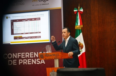  El gobernador Cuitláhuac García, en compañía de la fiscal general, Verónica Hernández, mostraron una tabla de  la reducción de delitos en Veracruz gracias a la nueva visión de la procuración de justicia. 