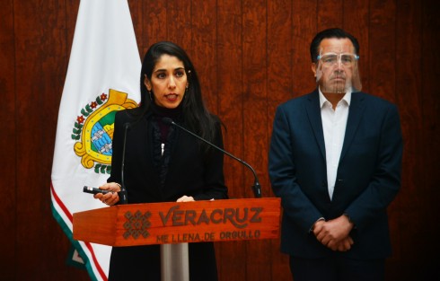  El gobernador Cuitláhuac García, en compañía de la fiscal general, Verónica Hernández, mostraron una tabla de  la reducción de delitos en Veracruz gracias a la nueva visión de la procuración de justicia. 