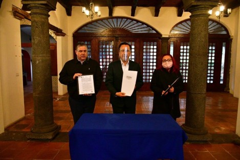 Después de 10 años, las instalaciones de la Estancia Garnica regresan a posesión del IPE para ser rehabilitadas y usadas en beneficio de los pensionados. El Gobernador Constitucional del Estado de Veracruz, Ing. Cuitláhuac García Jiménez, hizo entrega a la Directora del Instituto de Pensiones del Estado, Lic. Daniela Guadalupe Griego Ceballos, de ese emblemático lugar ubicado en la carretera federal Xalapa-Veracruz