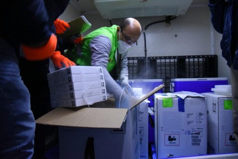 Tal como estaba programado, llegaron a Veracruz las primeras vacunas. Enviaron 19,500 dosis de la vacuna contra el Covid-19 para su aplicación al personal que atiende esta enfermedad en la primera línea y corresponde a la primera fase de la etapa de vacunación.