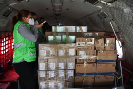 Tal como estaba programado, llegaron a Veracruz las primeras vacunas. Enviaron 19,500 dosis de la vacuna contra el Covid-19 para su aplicación al personal que atiende esta enfermedad en la primera línea y corresponde a la primera fase de la etapa de vacunación.