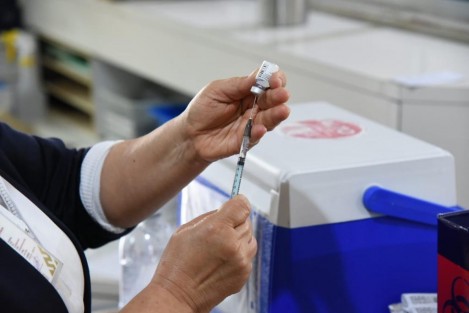 Inició la aplicación de la vacuna contra COVID-19 en Veracruz en el Centro de Alta Especialidad Dr. Rafael Lucio de Xalapa, y otros hospitales en el estado.