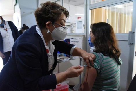 Inició la aplicación de la vacuna contra COVID-19 en Veracruz en el Centro de Alta Especialidad Dr. Rafael Lucio de Xalapa, y otros hospitales en el estado.