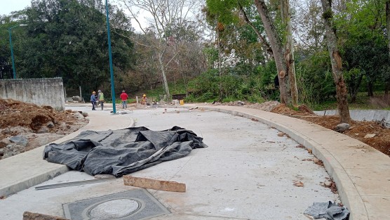 Otra de las obras que se comenzaron a mediados del año pasado es la de la calle Obreros de la colonia Lomas del Seminario y que si es que se termina dará  alivio al transito local y los vecinos de este lugar que por mucho tiempo sufrieron de inseguridad.