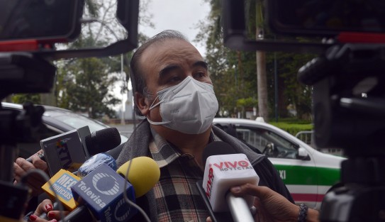 El director de Desarrollo Económico de Xalapa, Gerardo Martínez Ríos, en entrevista baquetera dijo que iniciarán una revisión a los comercios, con la finalidad de que cumplan con las medidas sanitarias preventivas del Covid-19, esto luego que desde mañana se limitará la movilidad en el centro de la ciudad. 