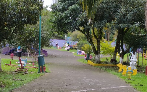 Así lucen los espacios recreativos para niños xalapeños. En espera..