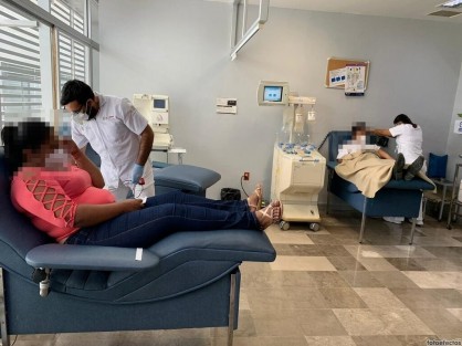 La Secretaría de Salud (SS) invita a las y los veracruzanos a sumarse al #BloodChallenge, el cual consiste en convencer a cinco amigos para realizar una donación altruista de sangre y que, a su vez, ellos reten a otros cinco; ya que una sola acción de éstas puede salvar hasta tres vidas.

 