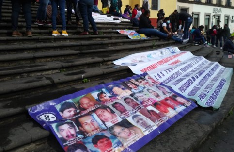Integrantes del grupo Enlaces Xalapa, se manifestaron a  favor de la permanencia de Namiko Matzumoto en la CEDHV. Aseguraron que nadie los envió, sino que ella es la única que los ha atendido. 