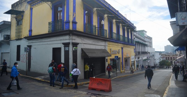 Desde temprano,el departamento de tránsito y vialidad instaló filtros para reducir movilidad en el centro de la capital. A pesar de esto se pudo apreciar a mucha gente caminando por negocios y calles del centro de la ciudad. 