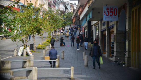 Desde temprano,el departamento de tránsito y vialidad instaló filtros para reducir movilidad en el centro de la capital. A pesar de esto se pudo apreciar a mucha gente caminando por negocios y calles del centro de la ciudad. 