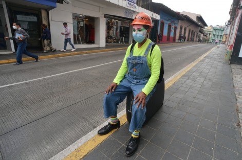 Muchos son los padres que se encuentran en su misma situación. Las leyes favorecen a la madre ya que tradicionalmente era quien se dedicaba más al cuidado de los hijos, sin embargo las cosas han cambiado y los hombres han asumido más su papel como educadores y protectores de los hijos. 