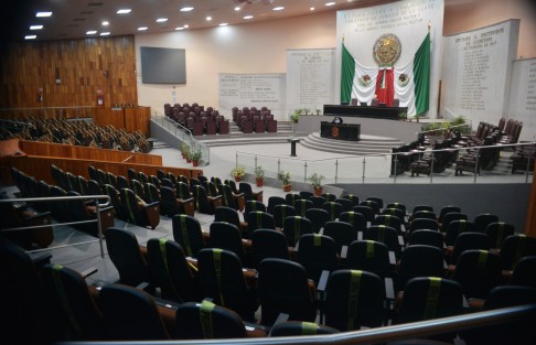 Piden licencia otros 3 diputados, H. Congreso del Estado de Veracruz suma 4 ausencias. Sergio Hernández Hernández y Juan Manuel de Unanue, del PAN veracruzano, así como Amado J. Cruz Malpica, de Morena Veracruz, se separaron del cargo.