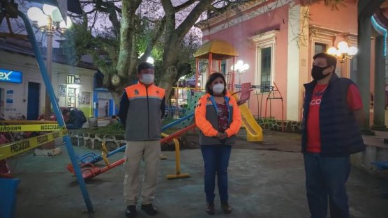 El. H. Ayuntamiento de Teocelo que preside el alcalde Mario Antonio Chama Diaz, a través de la Sindica Municipal, Zayra del Carmen Martínez Andrade; el Titular de Comercio Francisco Villa Carrera y el Director de Protección Civil Teocelo, Sergio Sánchez Calte, iniciaron la noche del 21 de enero las medidas de reducción de movilidad urbana en el primer cuadro de la Cabecera Municipal; esto como parte de la Alerta Preventiva por COVID-19 emitida por el Comité Técnico de Salud de Veracruz.