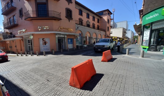 Lamentablemente a pesar de los filtros colocados  para reducir la movilidad en centro de capital del estado, muchas use pueden ver haciendo compras y deberes no esenciales, lo que deja claro que para ir al centro no se necesita auto.