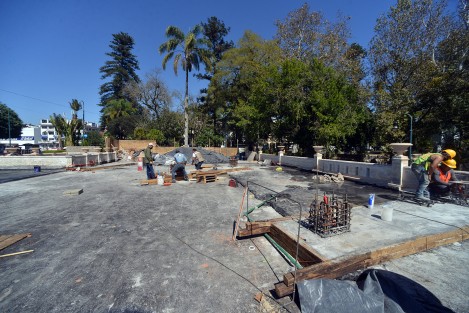 Así lucen los trabajos de remodelación del mirador del del parque Juárez en la ciudad de Xalapa, otra de las obras que se espera se concluya este año y no se deje en el abandono.