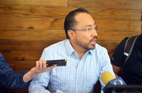 En el transcurso de esta semana el Coordinador del Grupo Legislativo del PAN, Omar Guillermo Miranda Romero, solicitaría licencia en el Congreso Local de Veracruz, para participar en el proceso interno de su partido para definir candidato a la alcaldía de Xalapa.