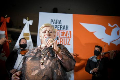 Francisca Viveros Barradas, más conocida por su nombre artístico <em>Paquita la del Barrio</em> le dio el sí a Movimiento Ciudadano al aceptar la precandidatura a la diputación local por el distrito 08 de Misantla.