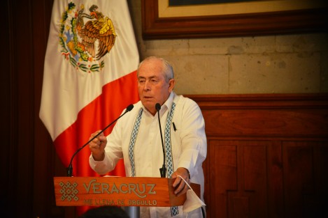 El secretario ejecutivo del Sistema Nacional de Seguridad, Leonel Cota, destacó que Veracruz ha avanzado de manera significativa en la reducción de indicadores de delitos, particularmente en secuestros, que entre 2019 y 2020 bajaron 59.6% presentes el gobernador Cuitláhuac García, la fiscal general Verónica Guiadans, el secretario de seguridad  públicaHugo Gutiérrez.