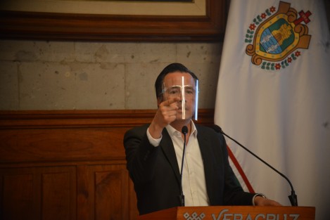 En otro tema el gobernador  Cuitláhuac García lanzó un llamado nuevamente a la población en general a seguir los protocolos por la pandemia ya que estamos a nada de regresar a semáforo rojo.