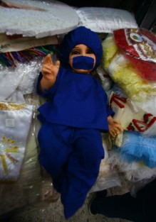 Locatarios del mercado Jáuregui de la ciudad de Xalapa coinciden  en que para los festejos de La Candelaria de este año, los <em>Niños Dios</em> más solicitados son los vestidos de la salud y doctor. 